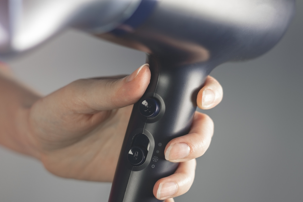 ทรงผม Bixie Cut จัดทรงให้สวยได้ด้วยการไดร์ยกโคนและใส่มูสแต่งทรงผม